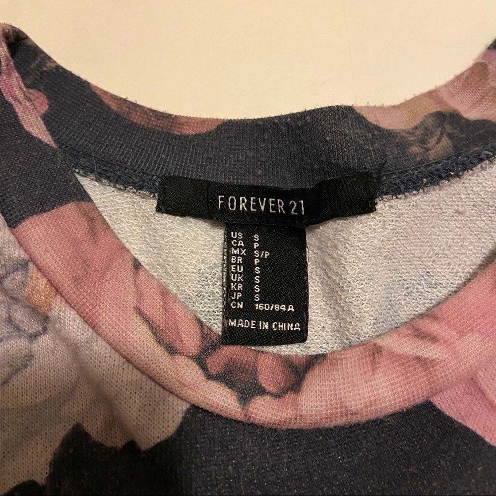 Forever 21 Pullover - Picture 2 of 3